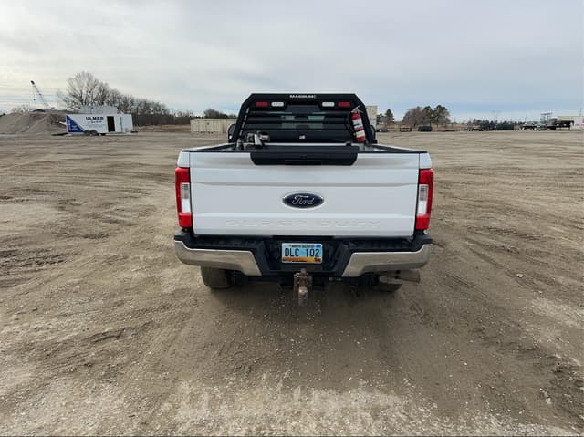 Image of Ford F-350 equipment image 4