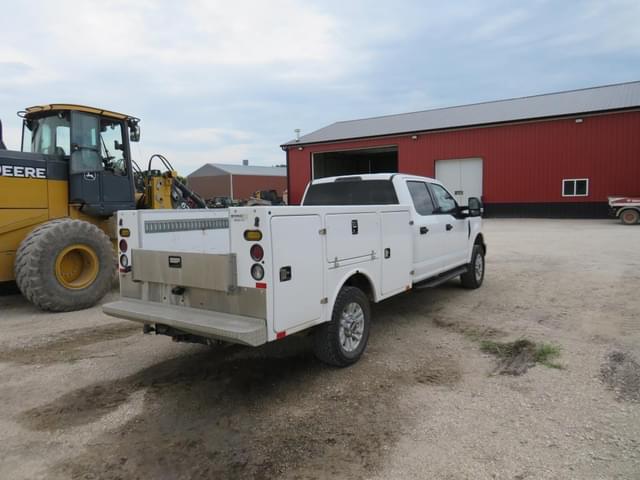 Image of Ford F-350 equipment image 4