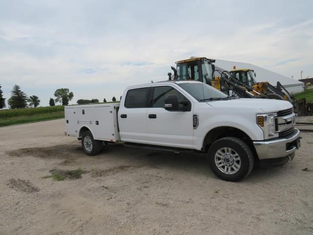 Image of Ford F-350 equipment image 2