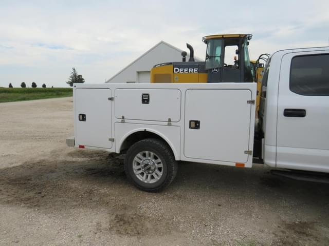 Image of Ford F-350 equipment image 3