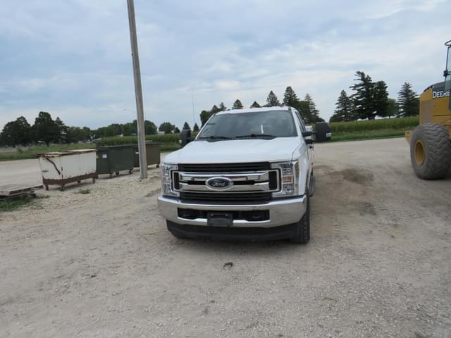 Image of Ford F-350 equipment image 1