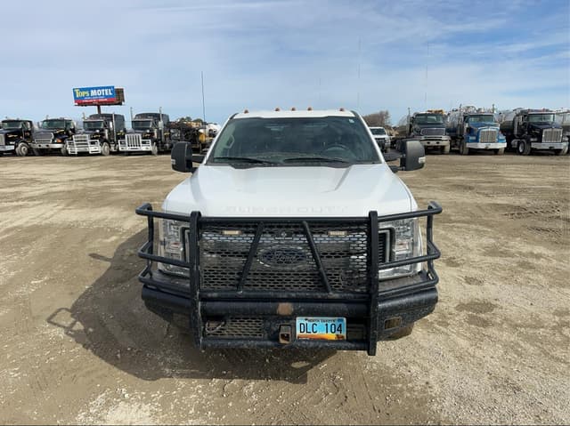 Image of Ford F-350 equipment image 1