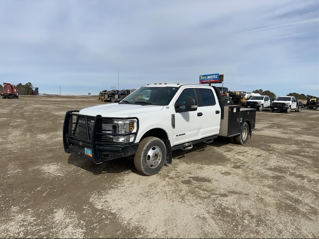 Image of Ford F-350 Primary image