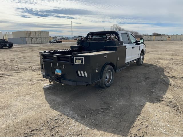 Image of Ford F-350 equipment image 4