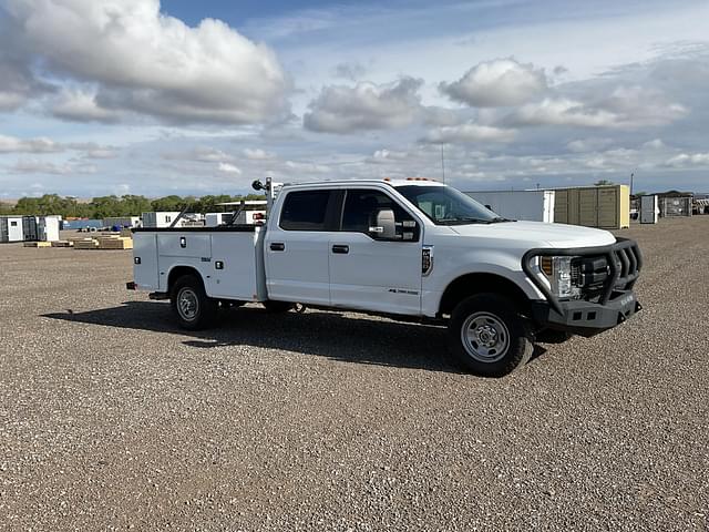Image of Ford F-350 equipment image 1
