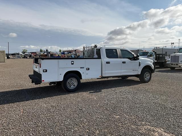 Image of Ford F-350 equipment image 2