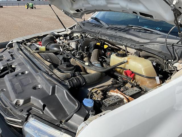 Image of Ford F-350 equipment image 4