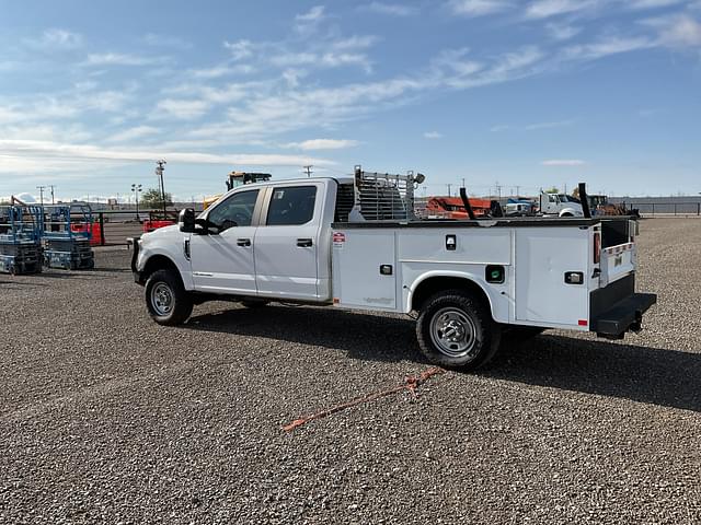 Image of Ford F-350 equipment image 3