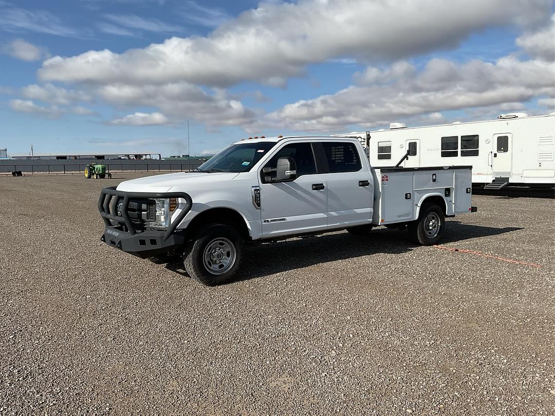 Image of Ford F-350 Primary image