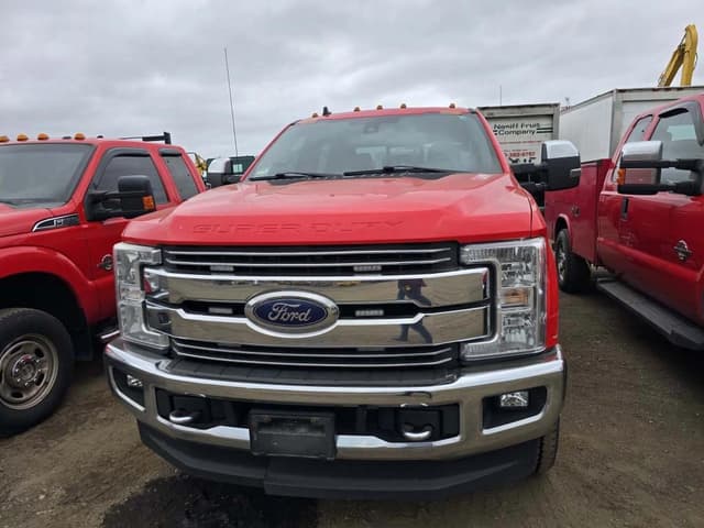 Image of Ford F-350 equipment image 1