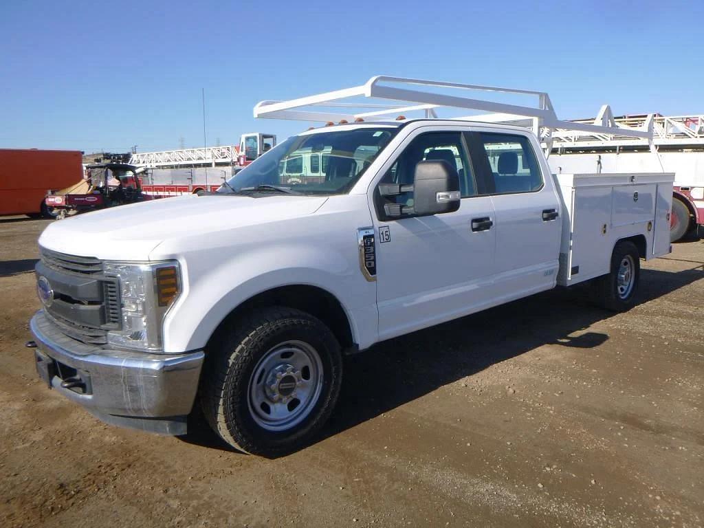 Image of Ford F-350 Primary image