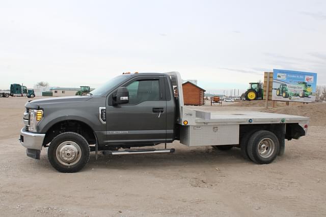 Image of Ford F-350 equipment image 1