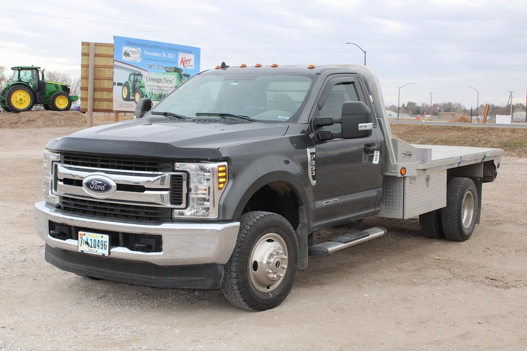 Image of Ford F-350 Primary image