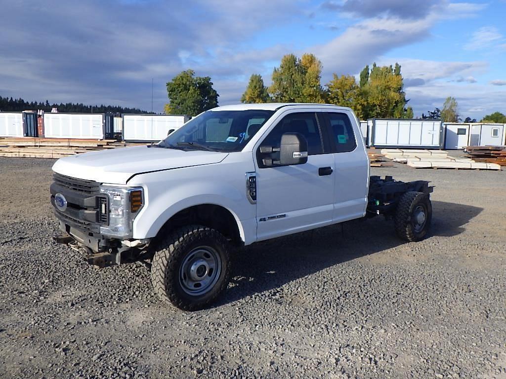 Image of Ford F-350 Primary image