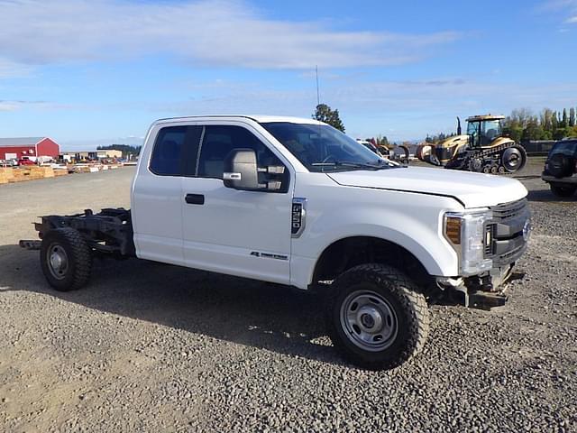 Image of Ford F-350 equipment image 1