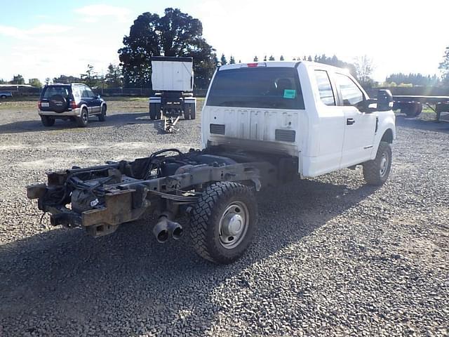 Image of Ford F-350 equipment image 3