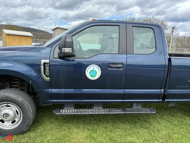 Image of Ford F-350 equipment image 1