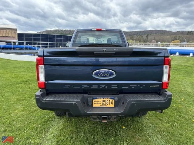 Image of Ford F-350 equipment image 4