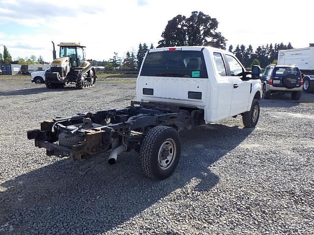 Image of Ford F-350 equipment image 3