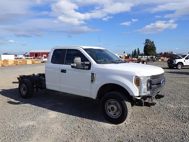 Image of Ford F-350 equipment image 1