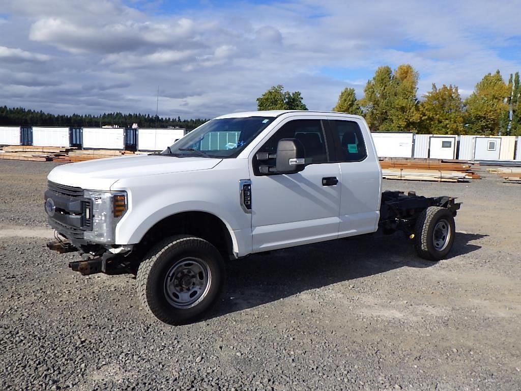 Image of Ford F-350 Primary image