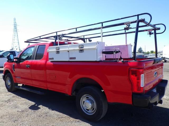 Image of Ford F-350 equipment image 3