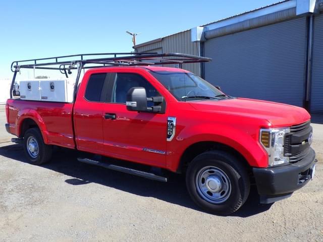 Image of Ford F-350 equipment image 1