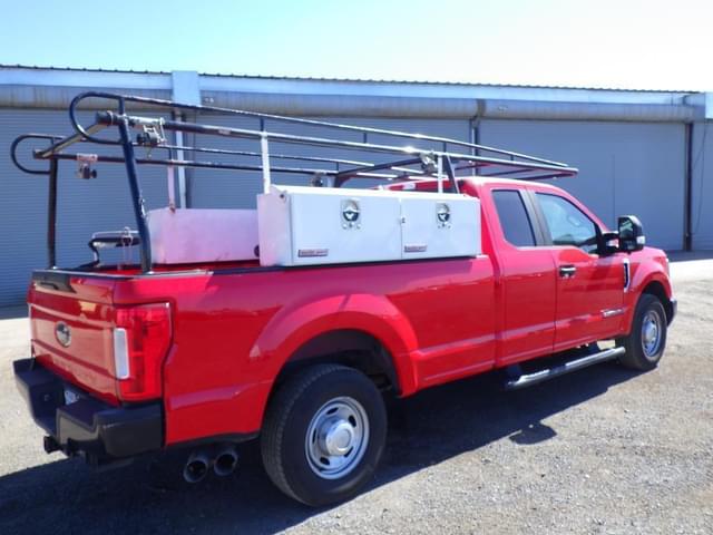 Image of Ford F-350 equipment image 2