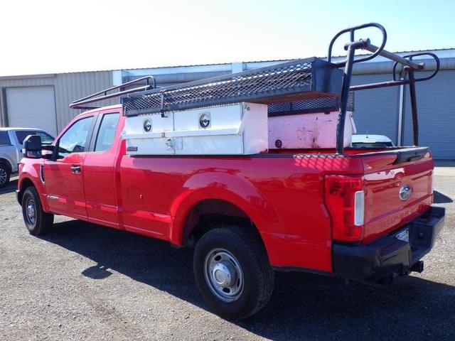 Image of Ford F-350 equipment image 3