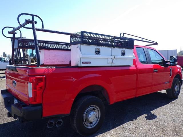 Image of Ford F-350 equipment image 2