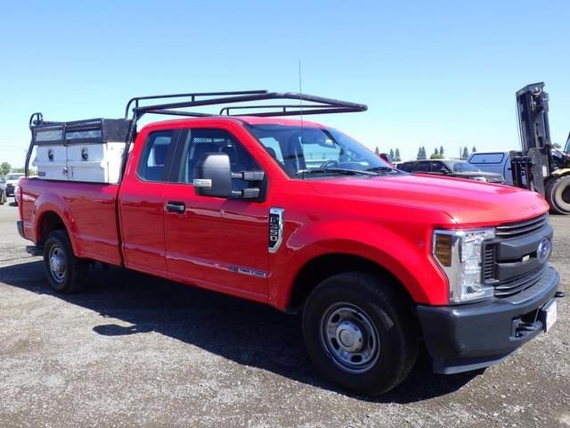 Image of Ford F-350 equipment image 1