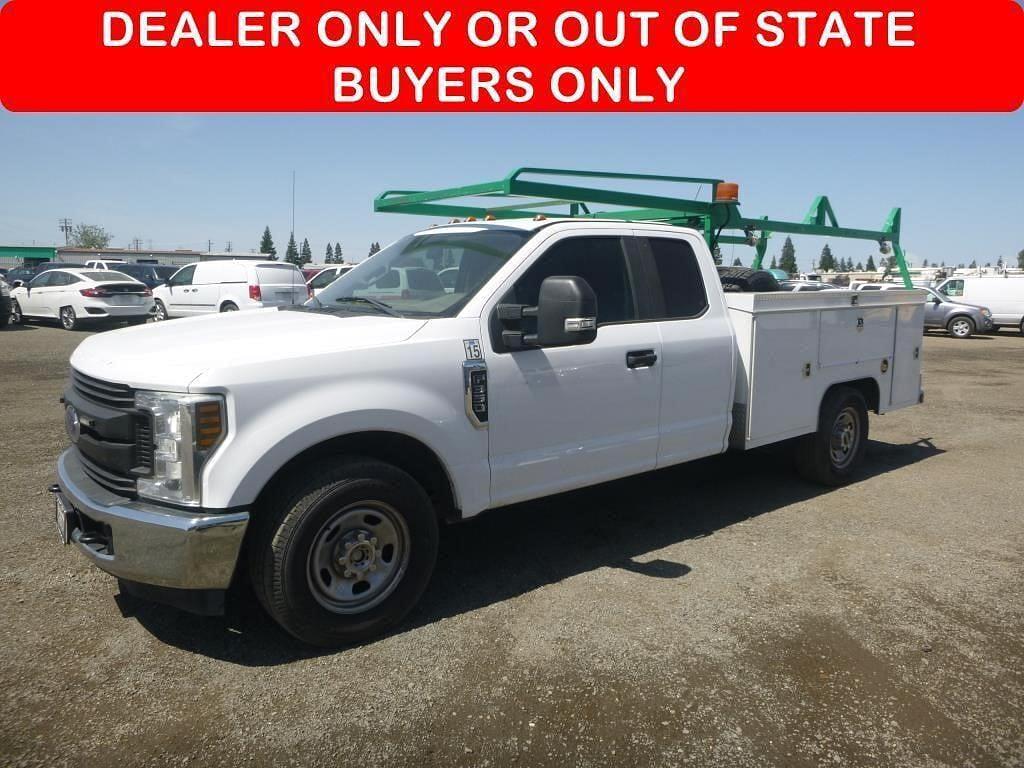 Image of Ford F-350 Primary image