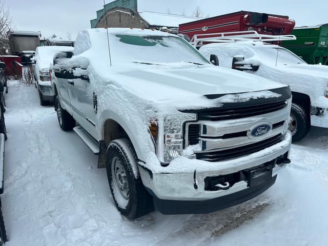 Image of Ford F-350 equipment image 1