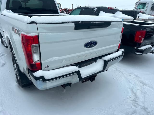 Image of Ford F-350 equipment image 4