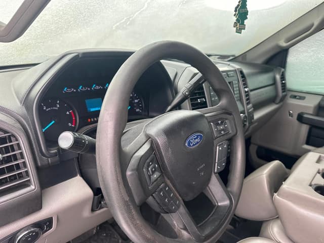 Image of Ford F-350 equipment image 3