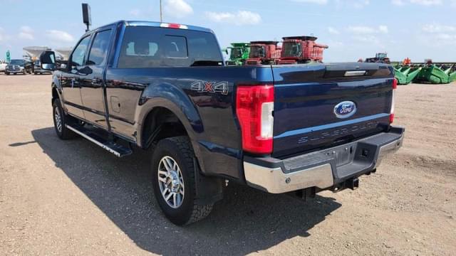 Image of Ford F-350 equipment image 3