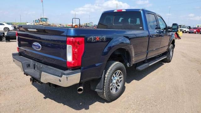 Image of Ford F-350 equipment image 2
