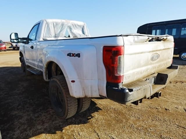 Image of Ford F-350 equipment image 3