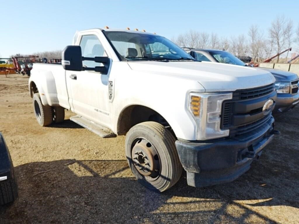 2019 Ford F-350 Equipment Image0