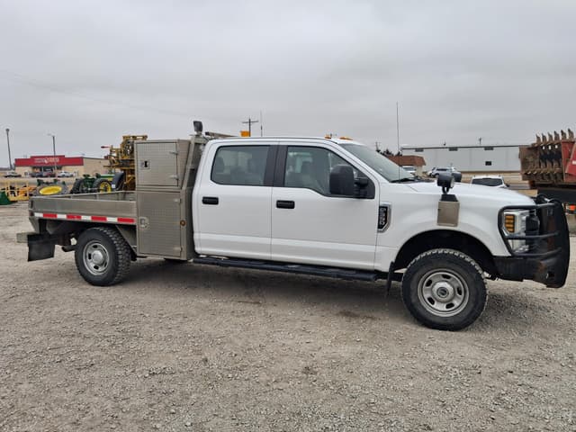 Image of Ford F-350 equipment image 4