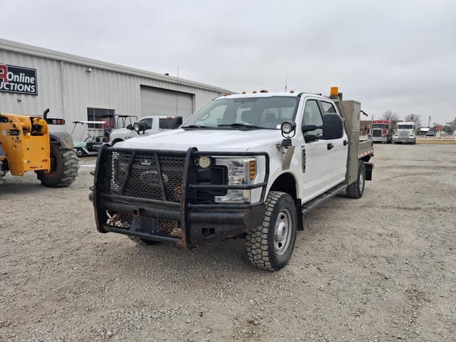 Image of Ford F-350 equipment image 2