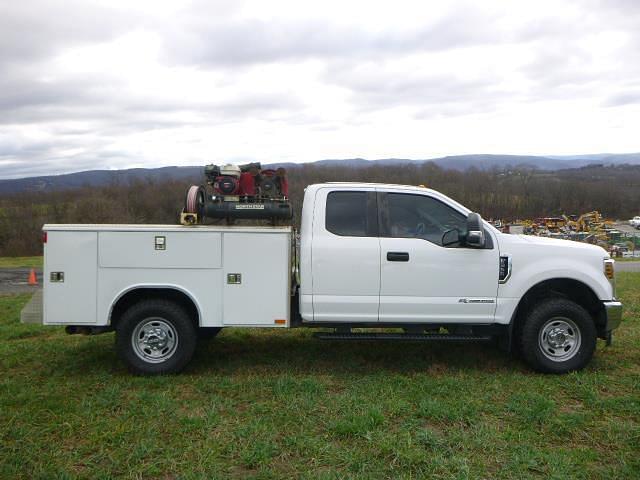 Image of Ford F-350 equipment image 2