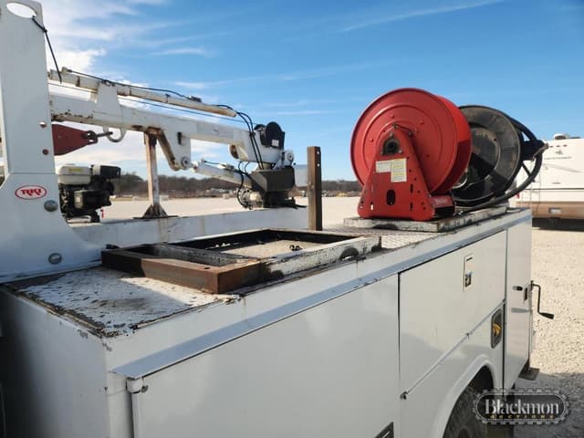 Image of Ford F-350 equipment image 3