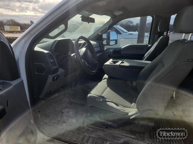 Image of Ford F-350 equipment image 1