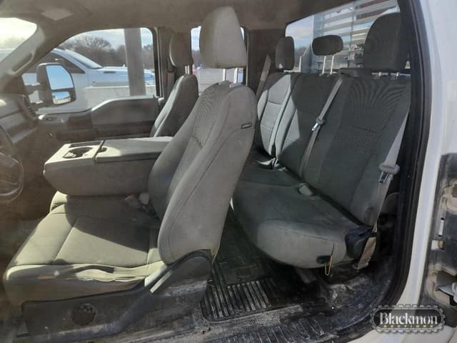 Image of Ford F-350 equipment image 2