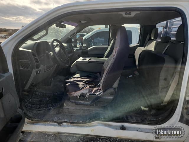 Image of Ford F-350 equipment image 1