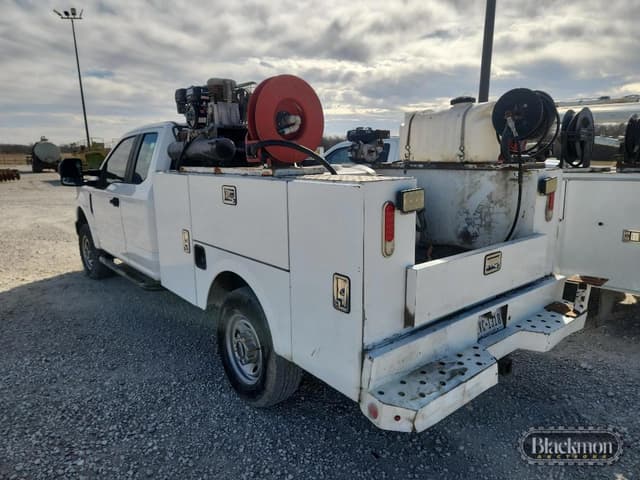 Image of Ford F-350 equipment image 3