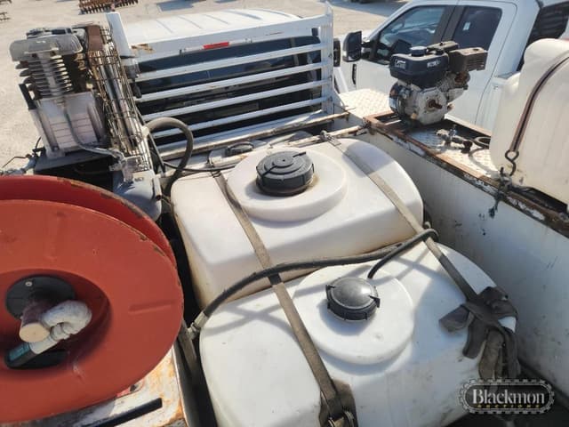 Image of Ford F-350 equipment image 4