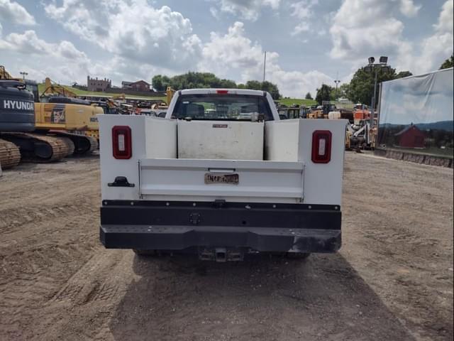 Image of Ford F-350 equipment image 3