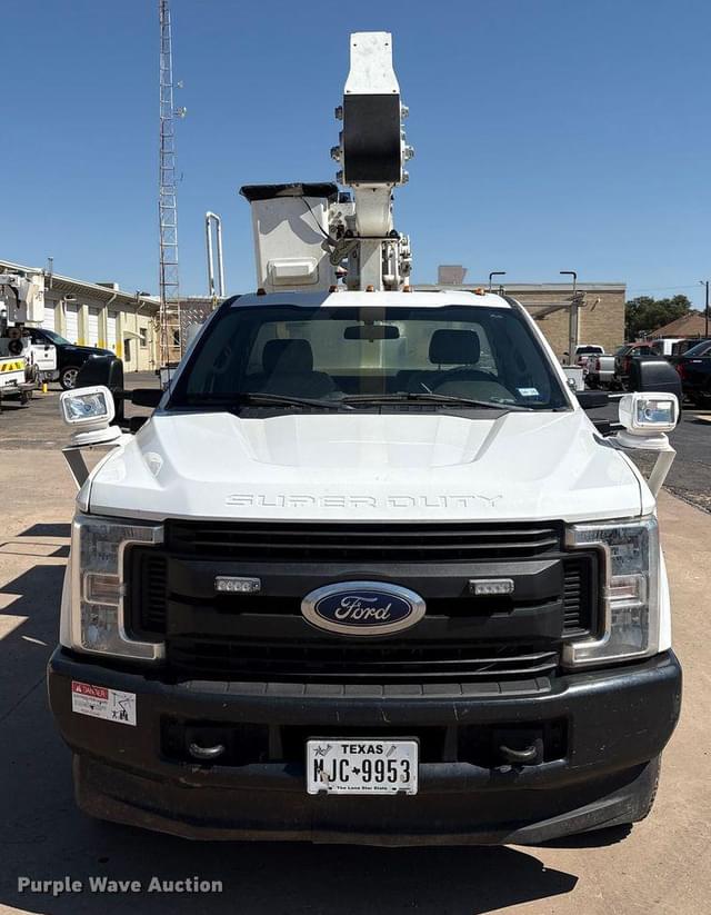 Image of Ford F-350 equipment image 1